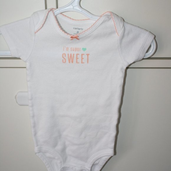 5/$20 Baby girl Carter's onesie heart 6 months - Picture 11 of 11